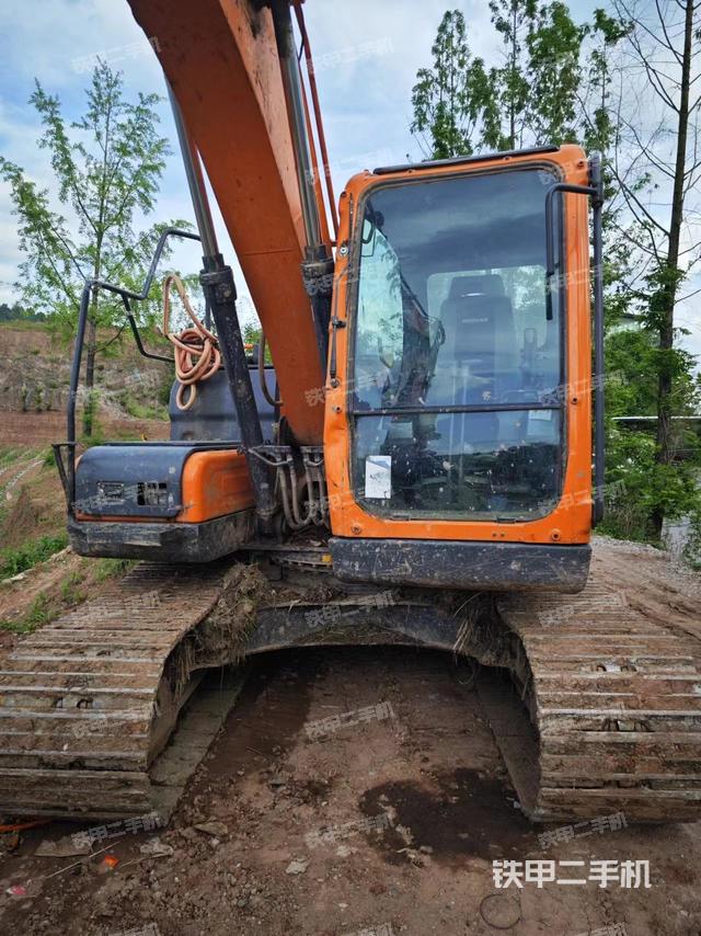 驾驶室整体（整机外观）