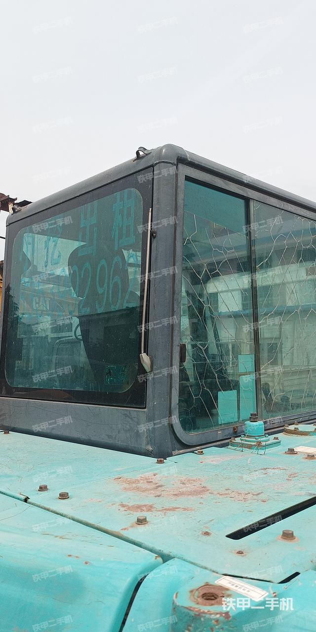 驾驶室顶部（整机外观）