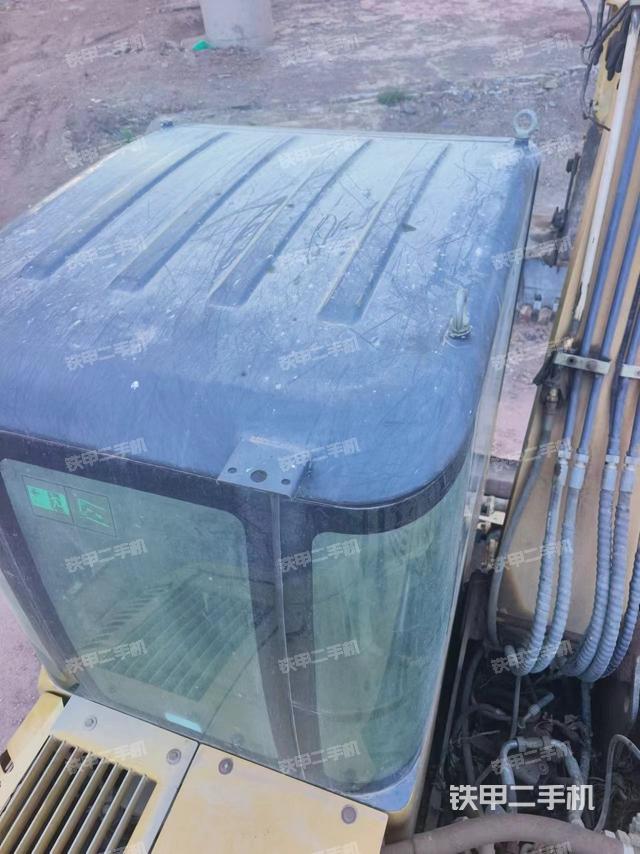 驾驶室顶部（整机外观）