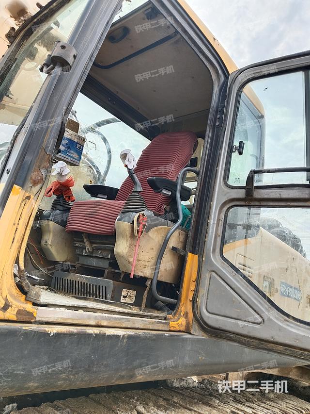 驾驶室整体（整机外观）