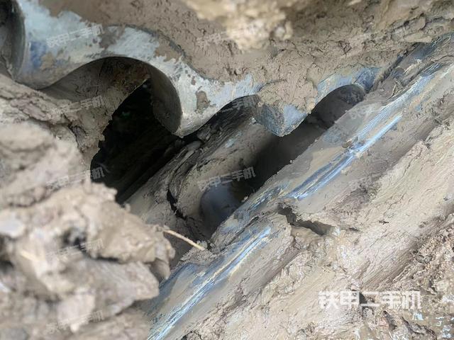 回转马达和主控阀（整机外观）