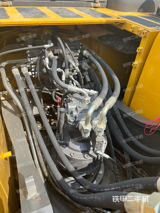 回转马达和主控阀（整机外观）