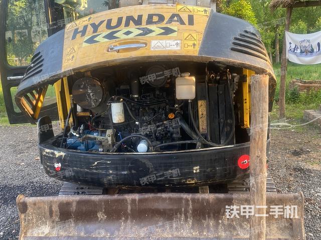 回转马达和主控阀（整机外观）