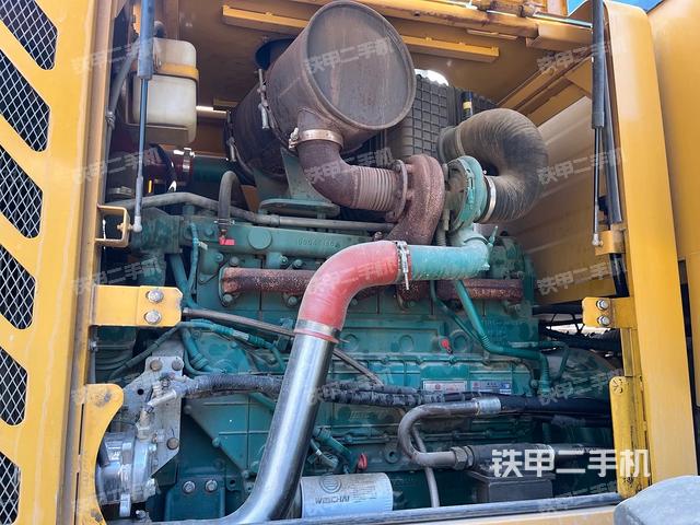 发动机右侧（整机外观及大件）