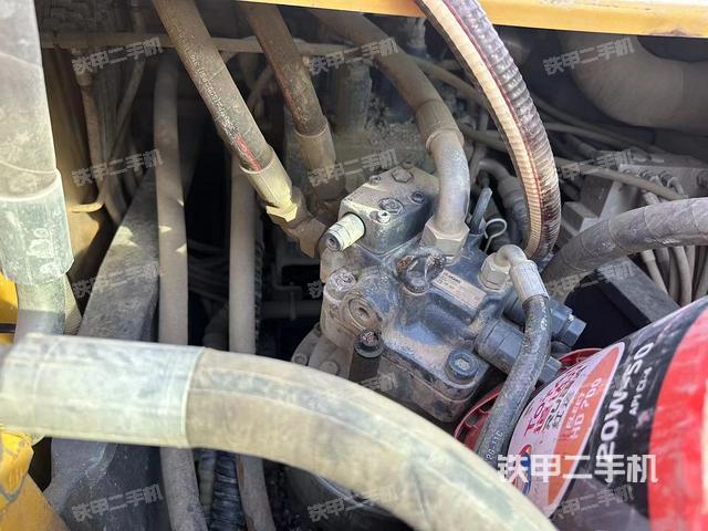 回转马达和主控阀（整机外观）