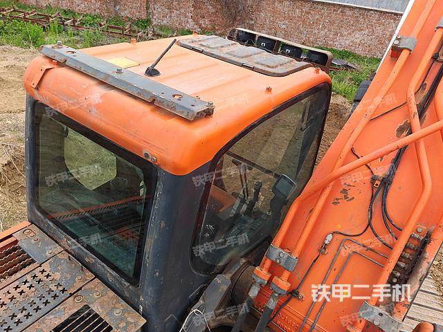 驾驶室顶部（整机外观）