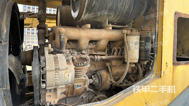 发动机左侧（整机外观及大件）