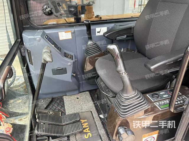 驾驶室整体（整机外观）