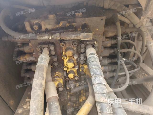 回转马达和主控阀（整机外观）