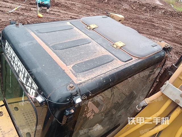 驾驶室顶部（整机外观）