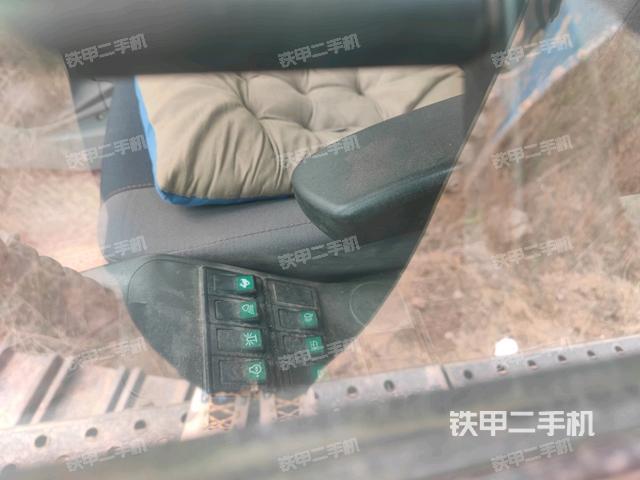 座椅右側(cè)控制臺/鑰匙門/油門/含右手柄（駕駛室部分）