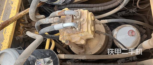 回转马达和主控阀（整机外观）