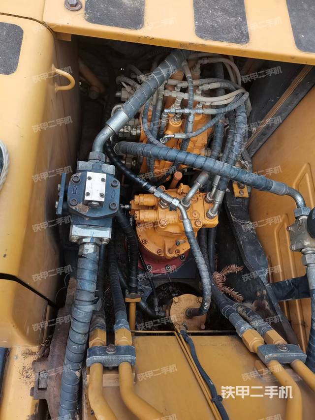 回转马达和主控阀（整机外观）