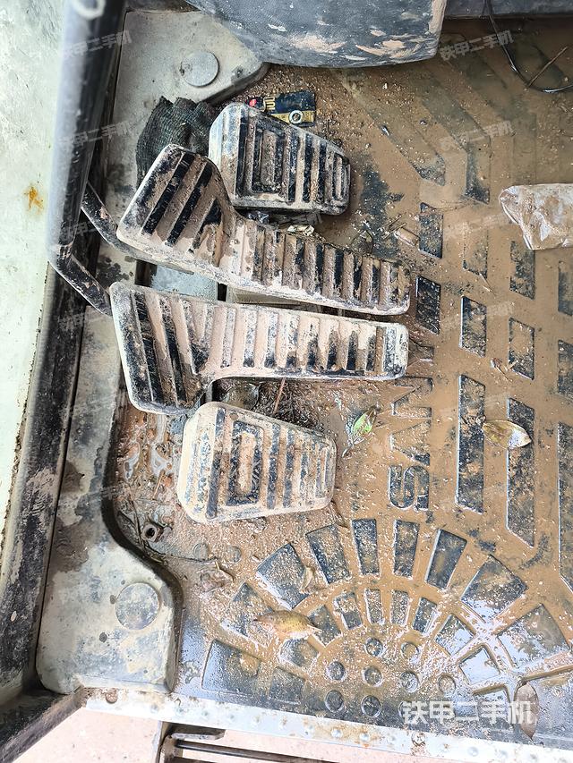 驾驶室顶部（整机外观）