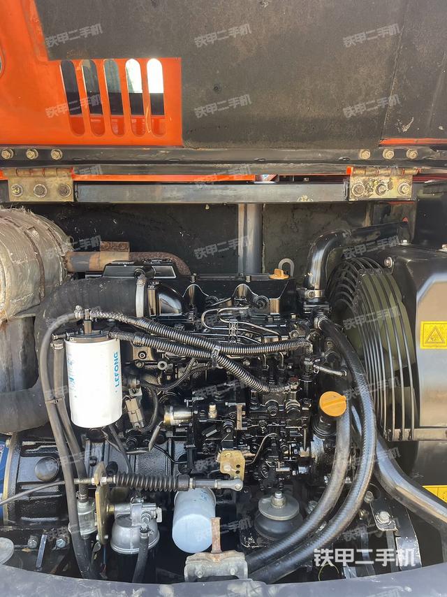 發(fā)動(dòng)機(jī)室（上車部件）