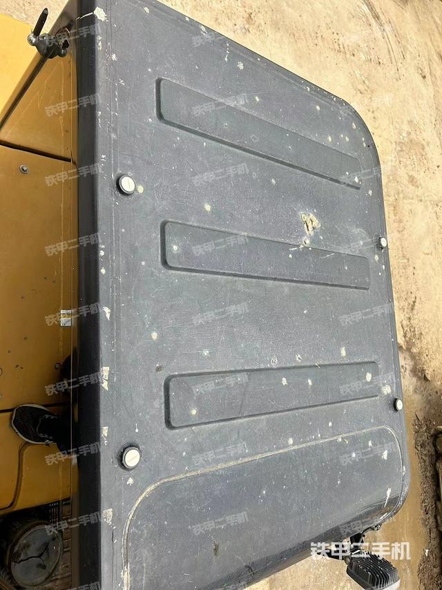 驾驶室顶部（整机外观）