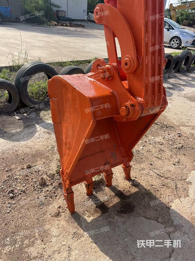 轉(zhuǎn)盤和下車架正前（工作和回轉(zhuǎn)裝置）