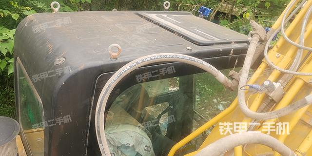 驾驶室顶部（整机外观）