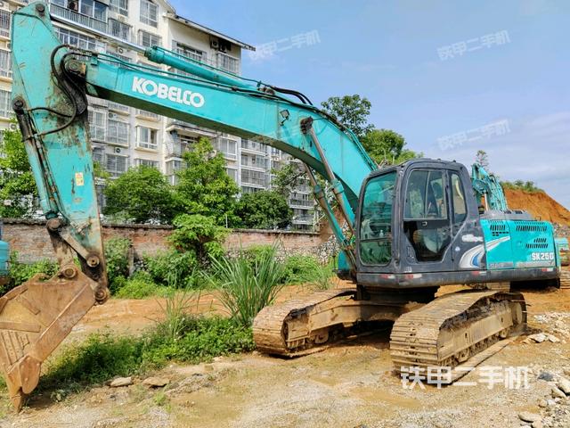 神钢SK210LC-8挖掘机