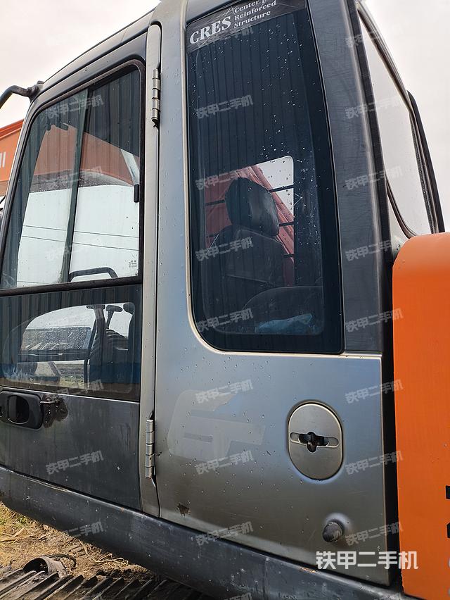 驾驶室顶部（整机外观）