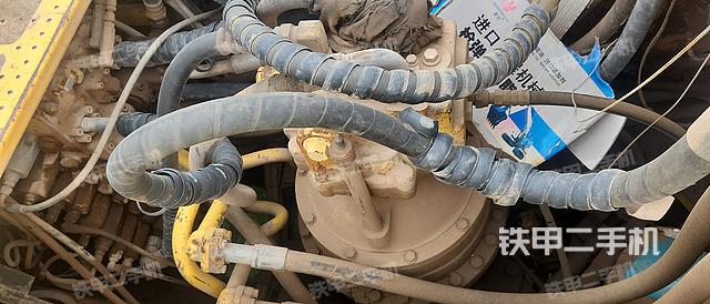 回转马达和主控阀（整机外观）