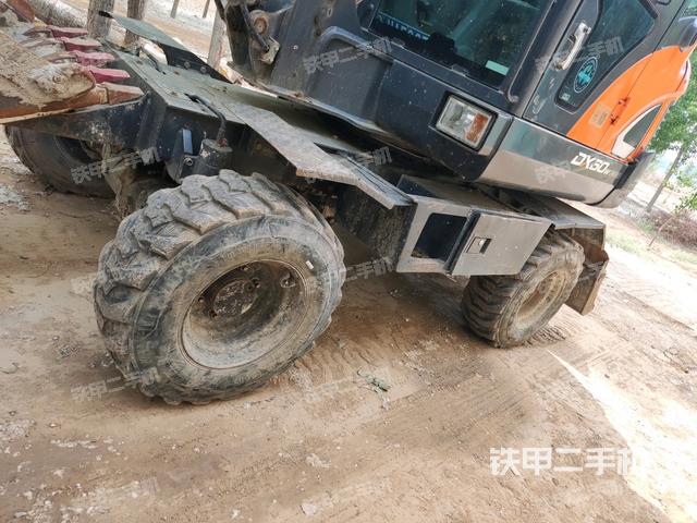 右側(cè)履帶整體?(行走機(jī)構(gòu)) 右側(cè)履帶整體?(行走機(jī)構(gòu))