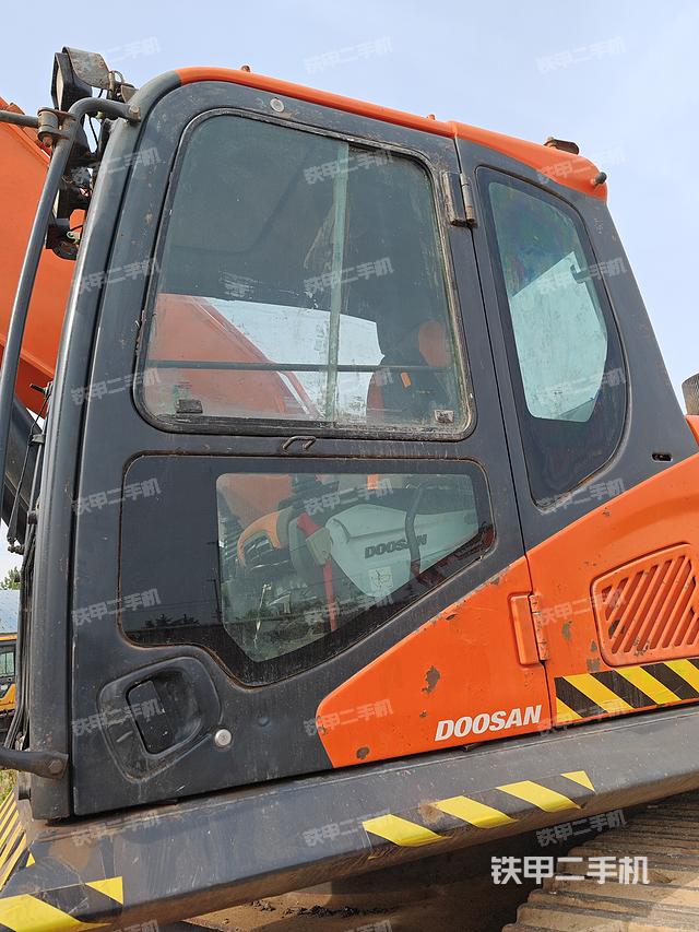 驾驶室整体（整机外观）