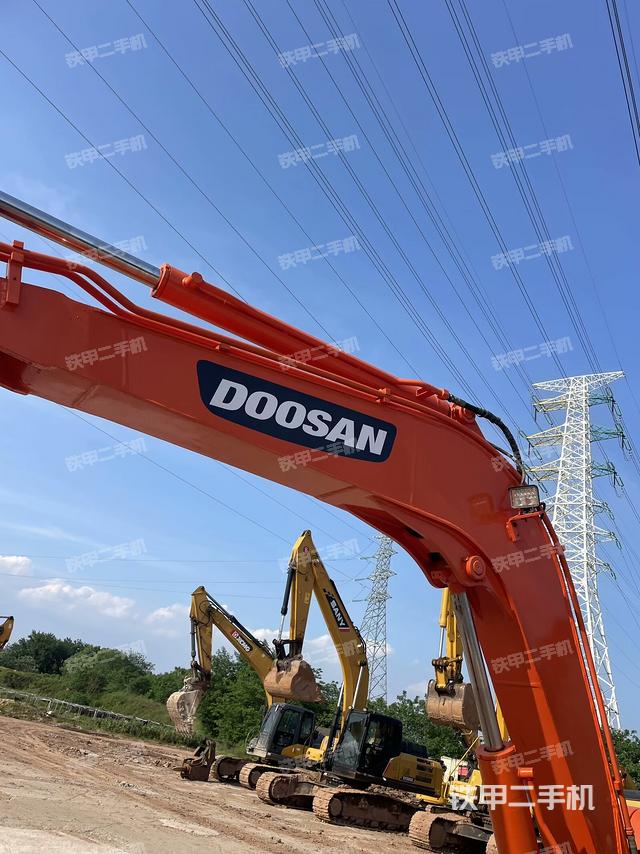 小臂整體左后（工作和回轉裝置）