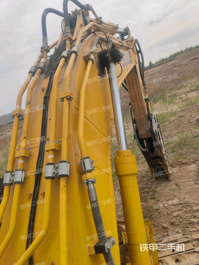 大臂背部俯視（工作和回轉(zhuǎn)裝置）