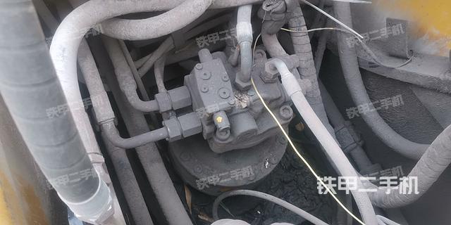 回转马达和主控阀（整机外观）