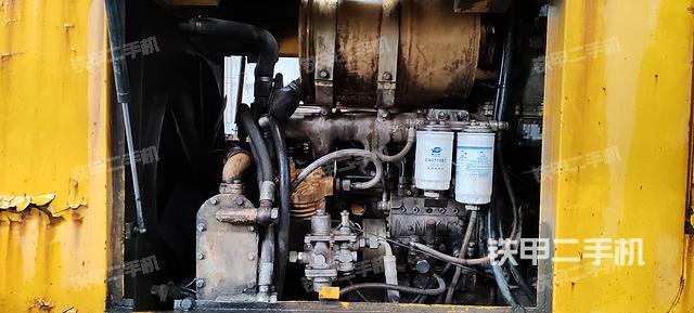 发动机右侧（整机外观及大件）