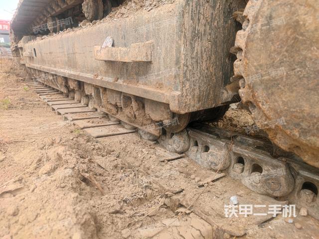 右驅(qū)動輪（行走機構(gòu)）