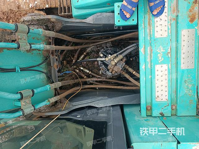 回转马达和主控阀（整机外观）