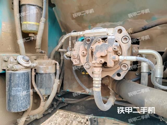 液压泵舱室正面整体（整机外观）