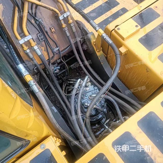 回转马达和主控阀（整机外观）