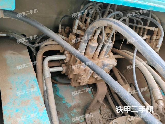 回转马达和主控阀（整机外观）