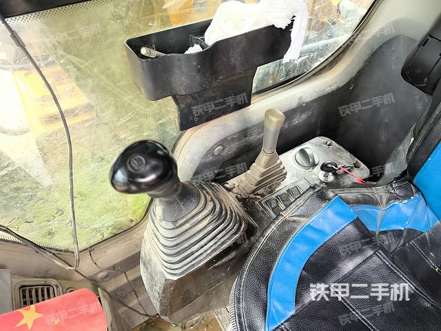 驾驶室整体（整机外观）