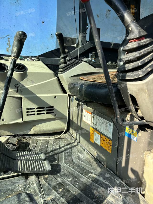 驾驶室整体（整机外观）