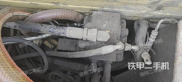 回转马达和主控阀（整机外观）