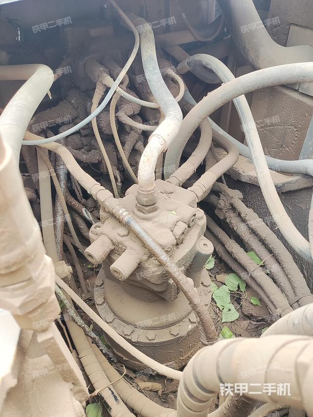 回转马达和主控阀（整机外观）