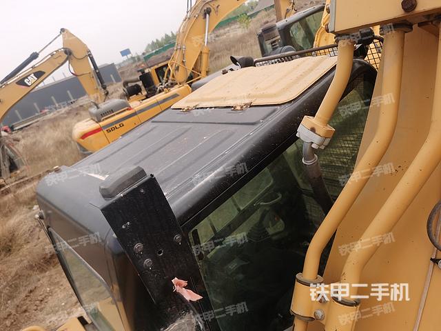 驾驶室顶部（整机外观）