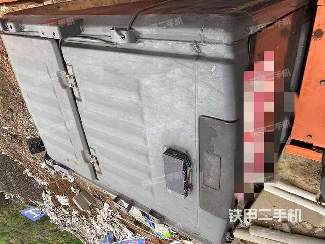 驾驶室顶部（整机外观）