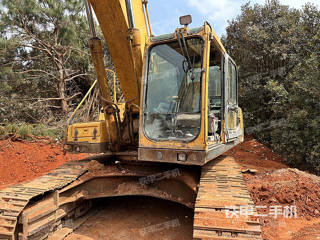 驾驶室顶部（整机外观）