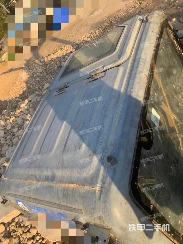 驾驶室顶部（整机外观）