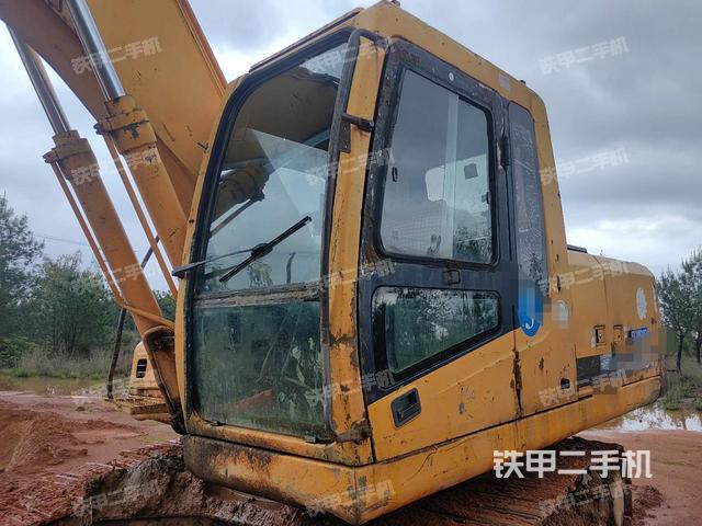 现代R215-7C挖掘机