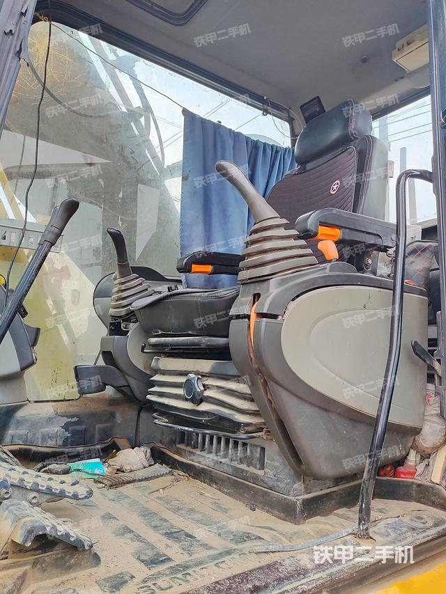 驾驶室整体（整机外观）