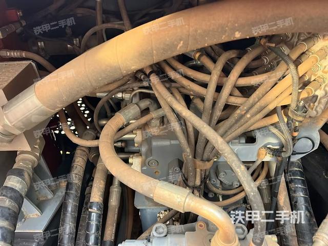 回转马达和主控阀（整机外观）