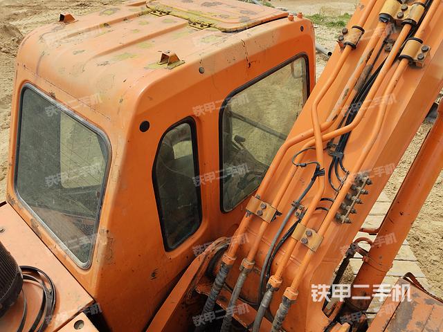 驾驶室顶部（整机外观）