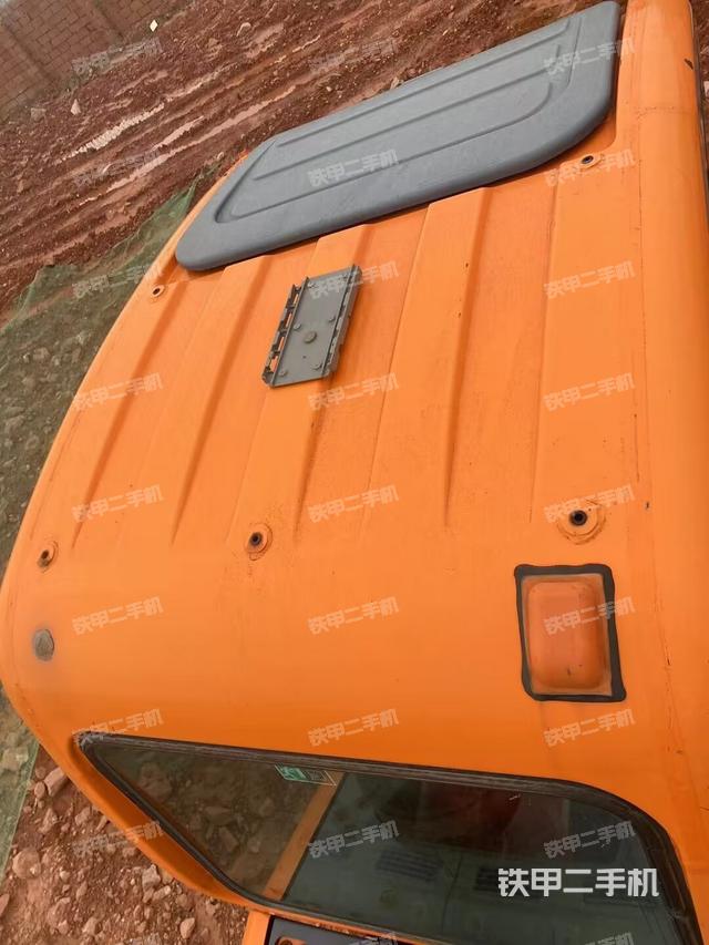 驾驶室顶部（整机外观）