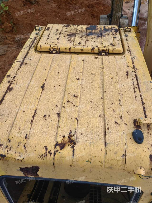 驾驶室顶部（整机外观）